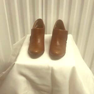 Born concept brown heel shoes